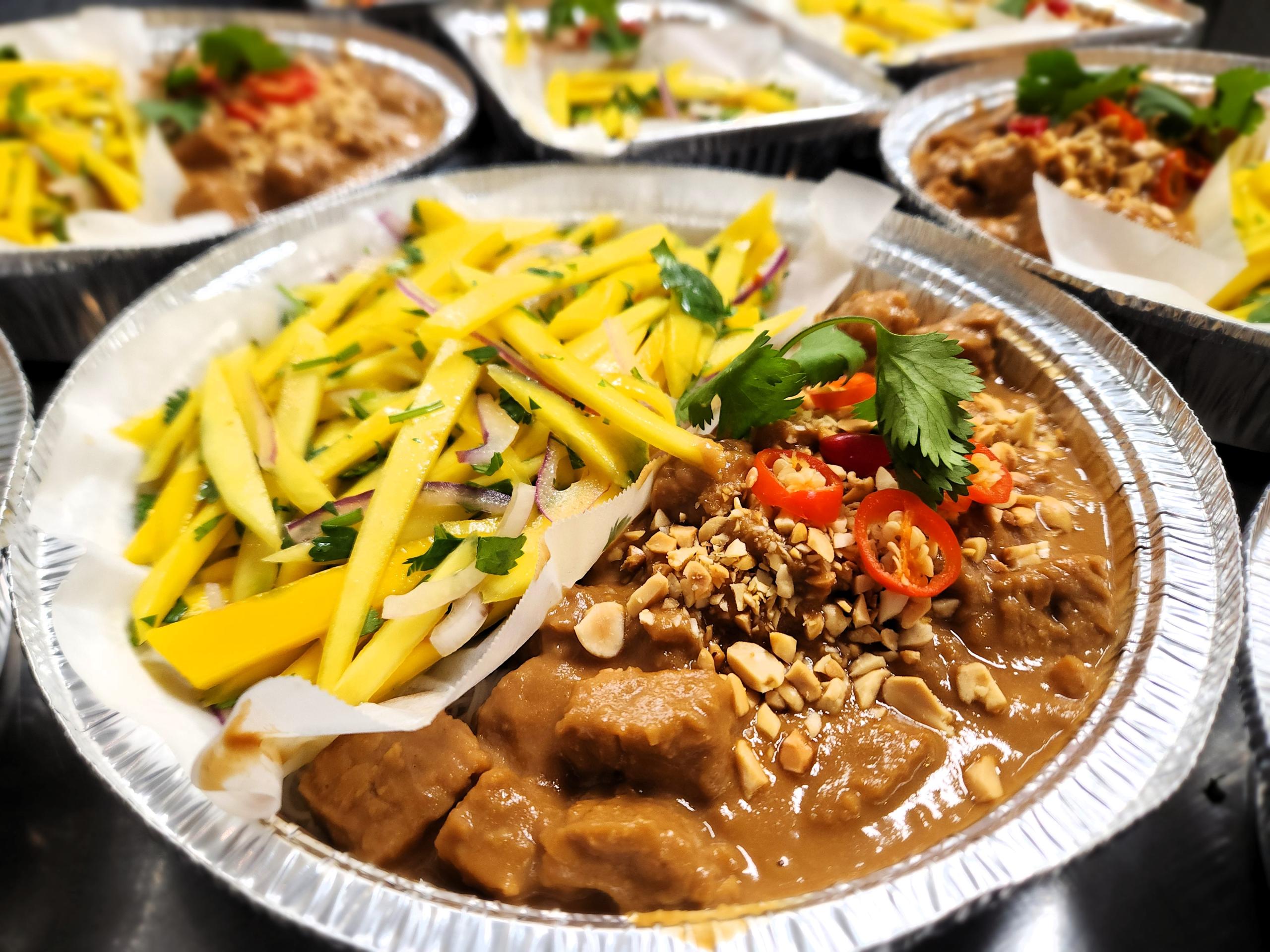 Tempeh sauce satay et salade de mangues